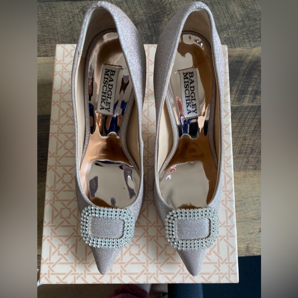 Jewel Badgley Mischka Sparkly Pumps